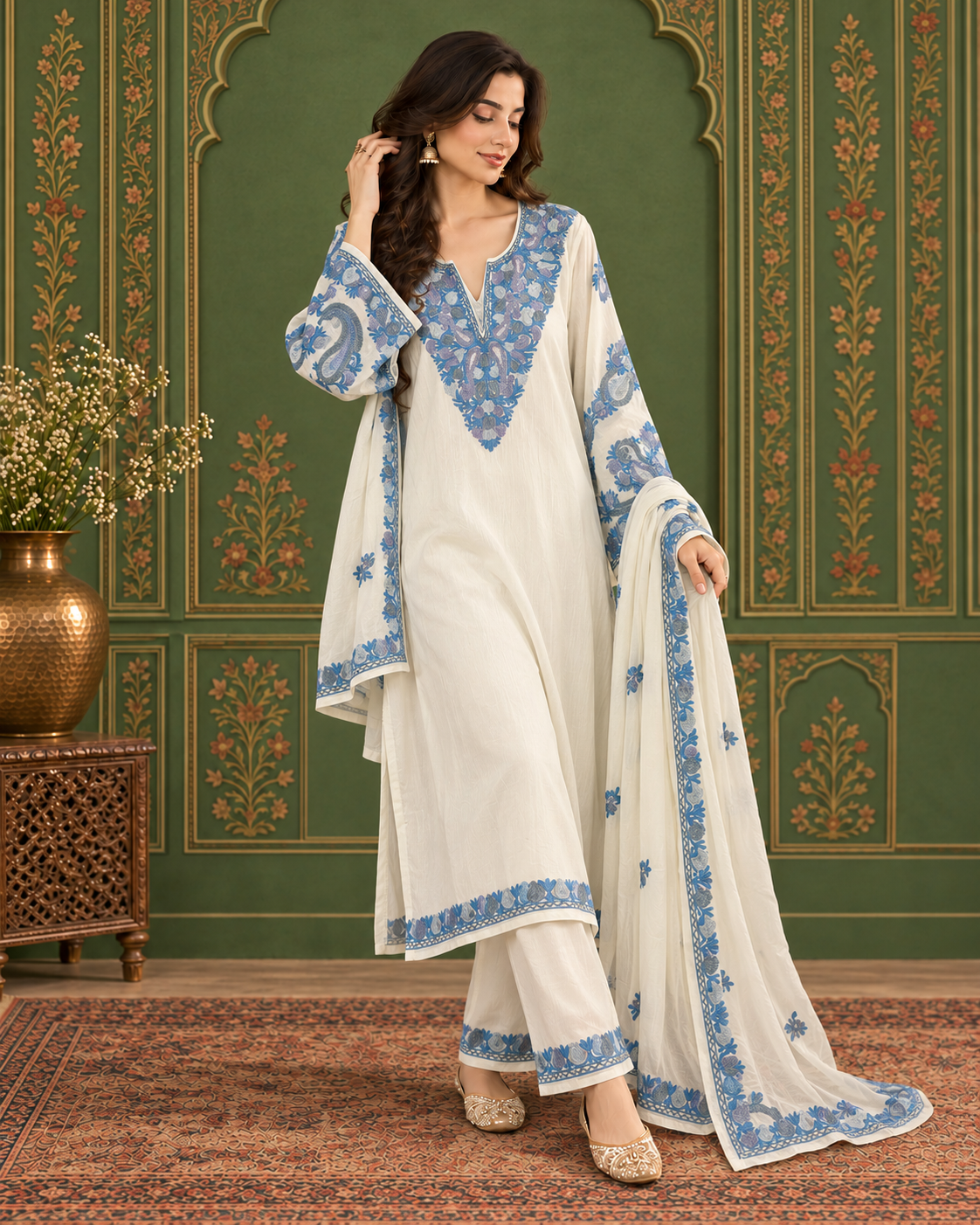 Pamposh White Crepe suit-Set with Dupatta