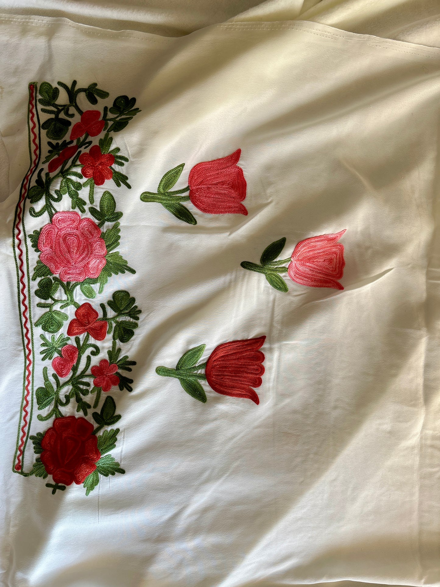 Posh Pearl White Crepe Georgette Saree with Kashmiri Aari Embroidery