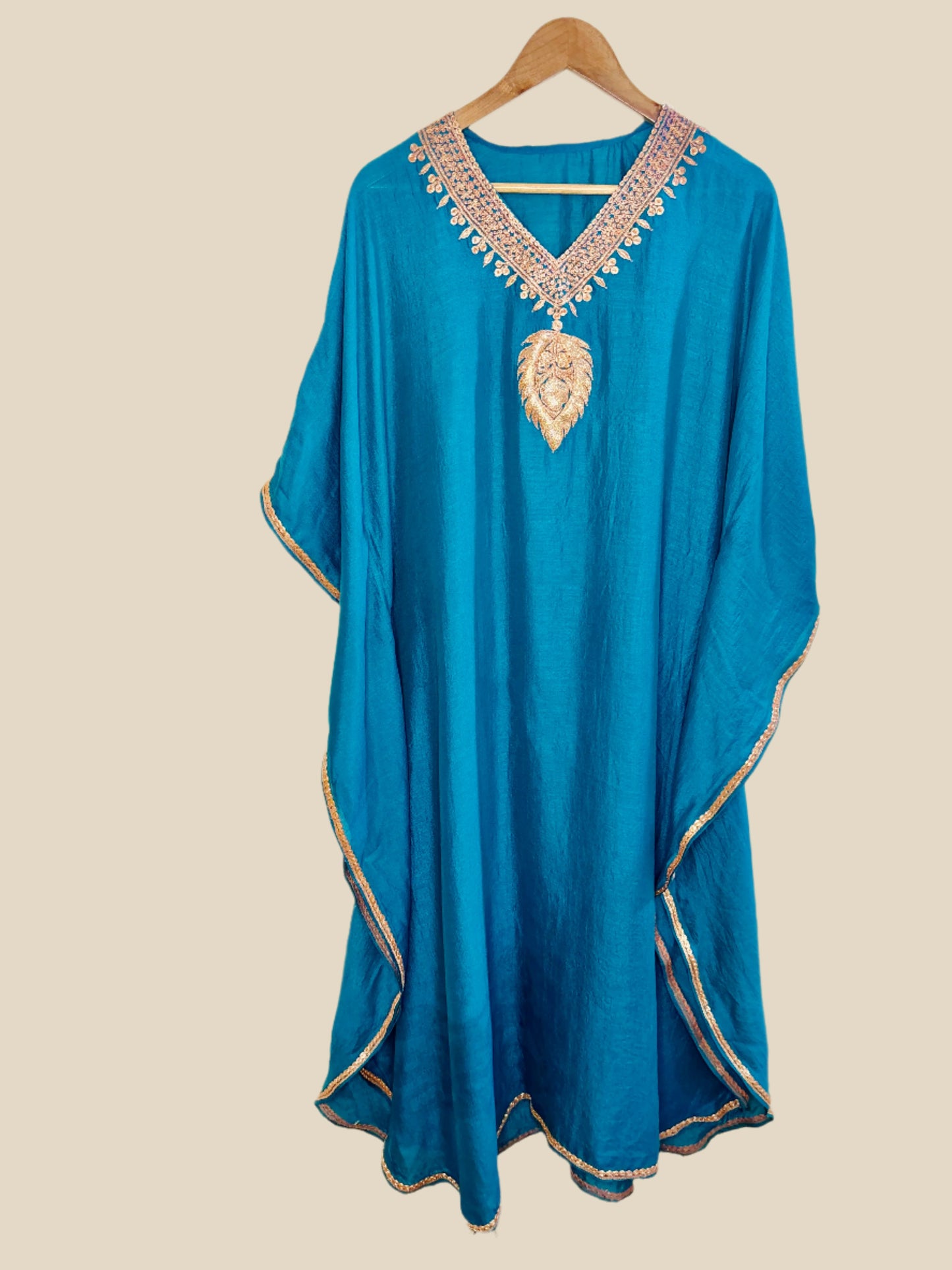 Mahira Royal Ferozi Tilla kaftan