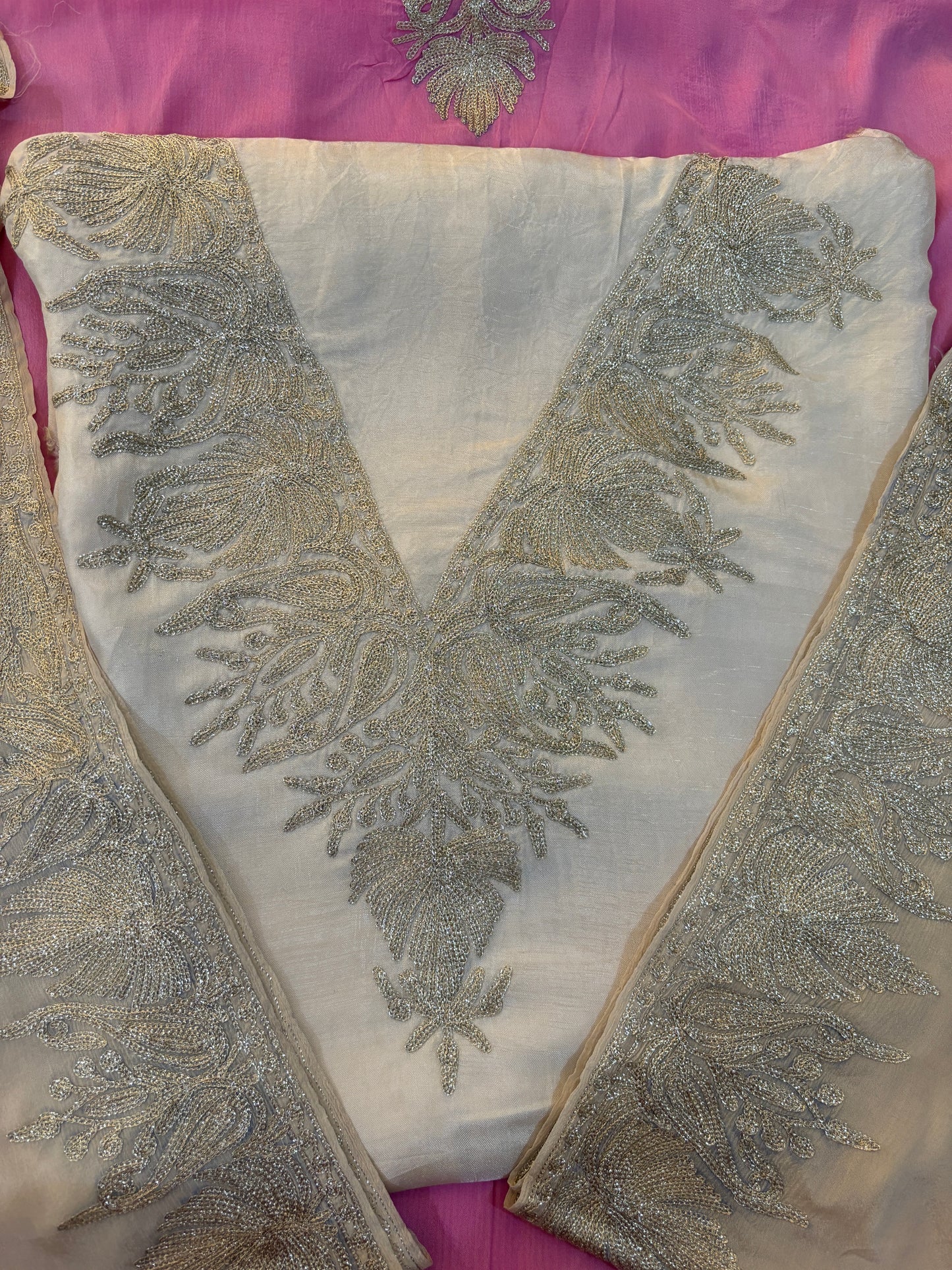 Gulab Zari White Unstitched Suit