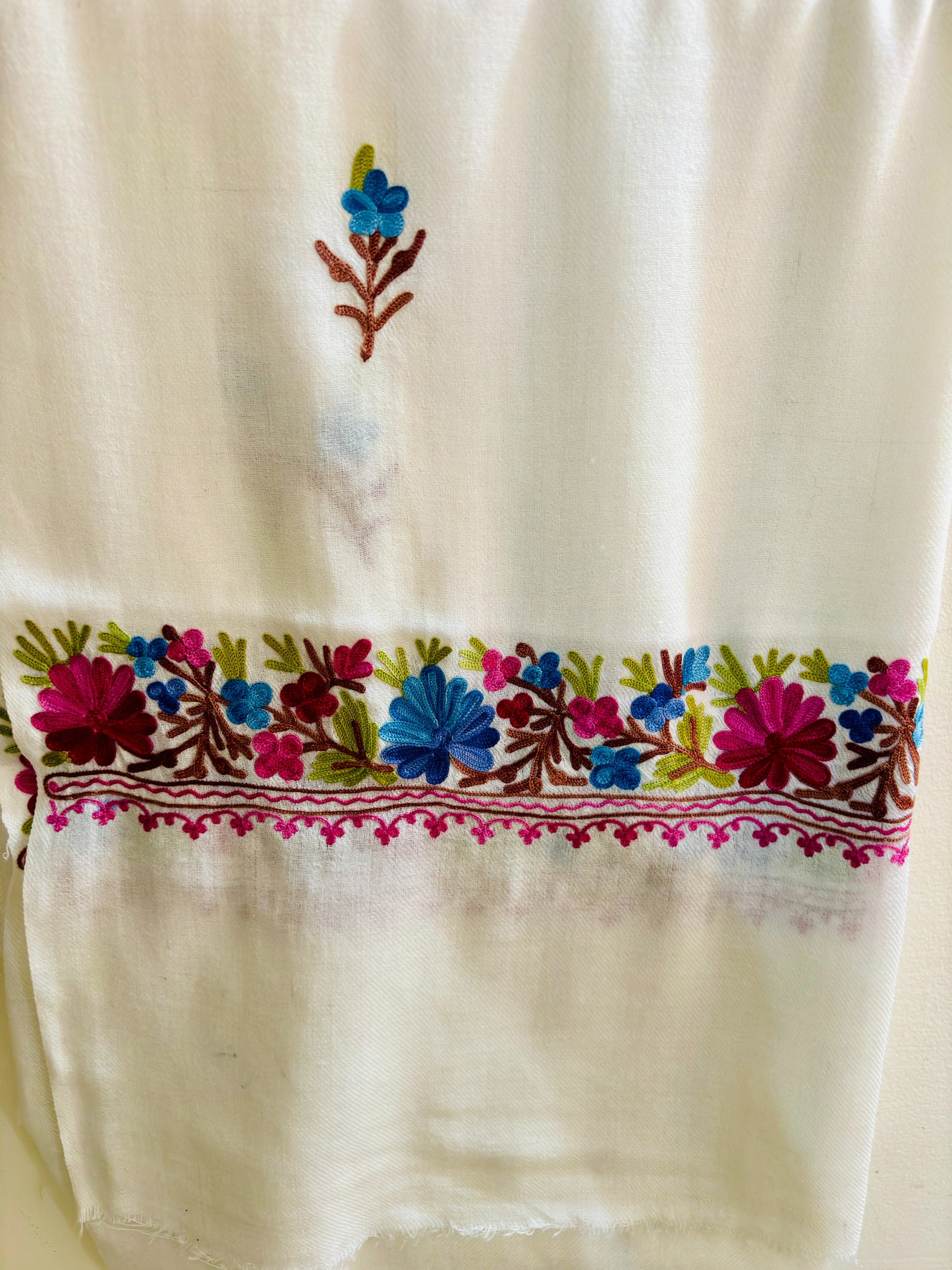 Waadi White Aari Work Stole