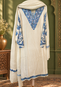 Pamposh White Crepe suit-Set with Dupatta