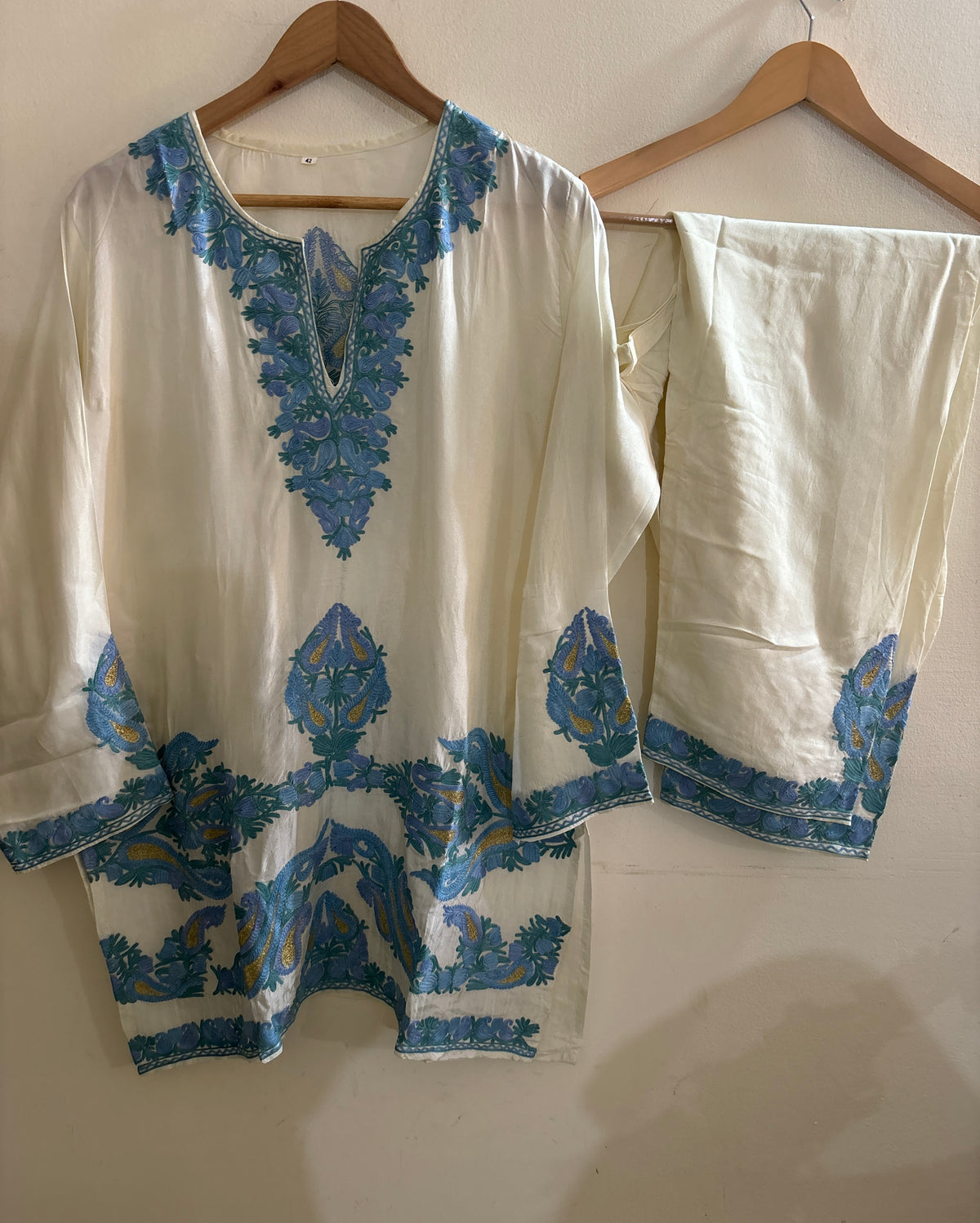 Pamposh White with Zari Tilla Aari Embroidered Kurta Set