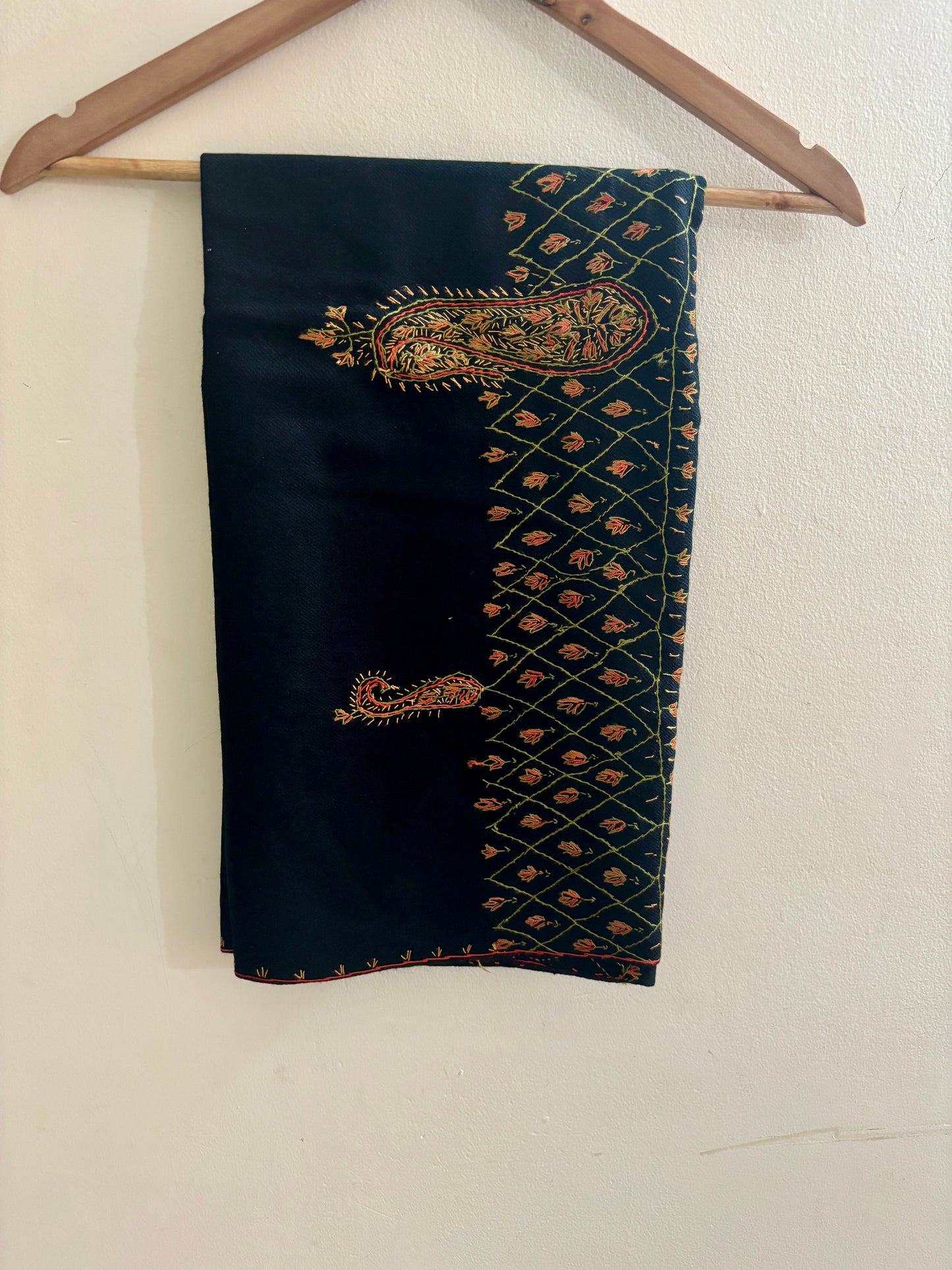 Waadi Black Sozni  Work Stole