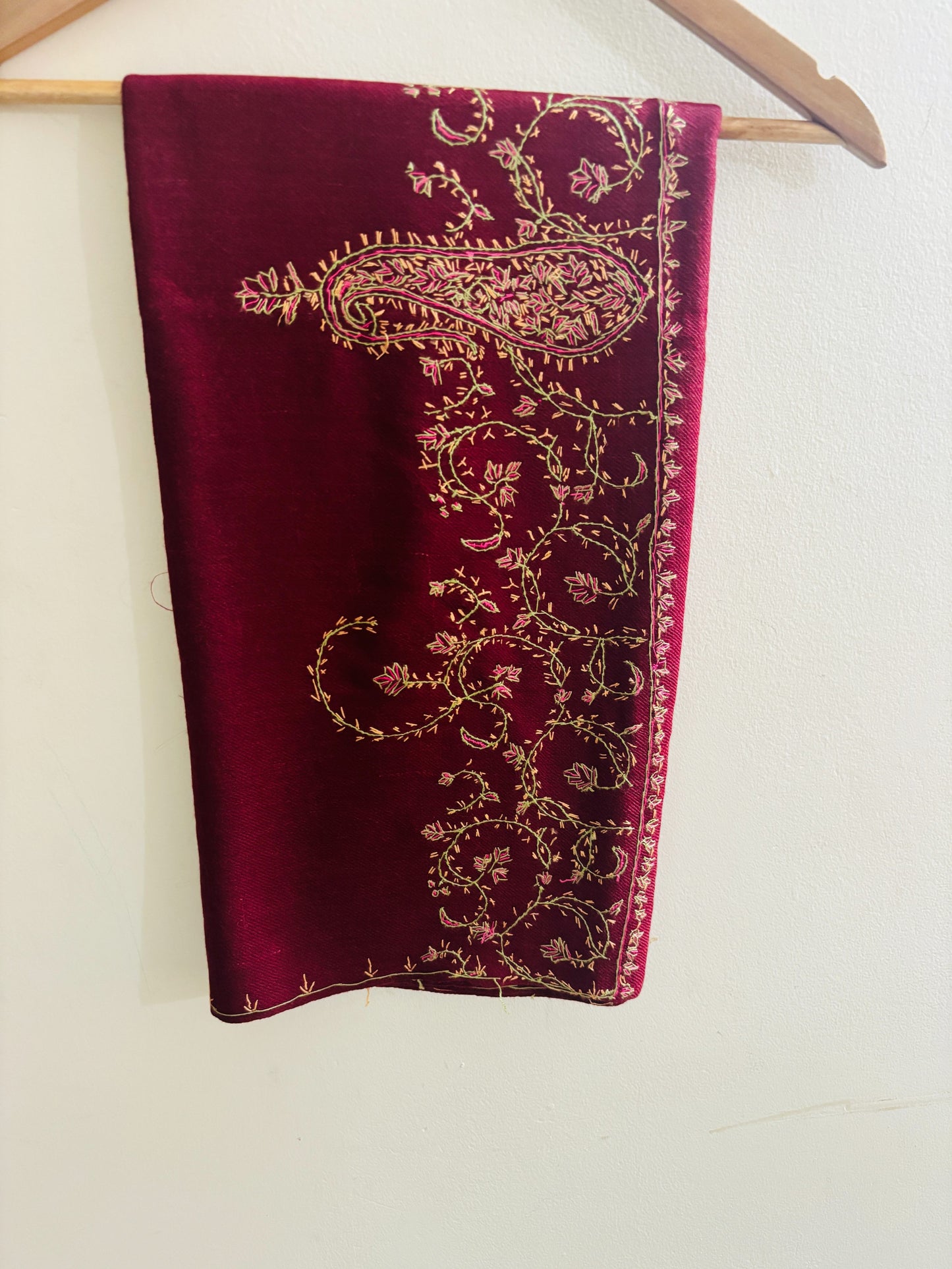 Waadi Maroon Sozni Work Stole